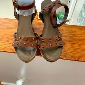 Woman’s Plateform Shoes